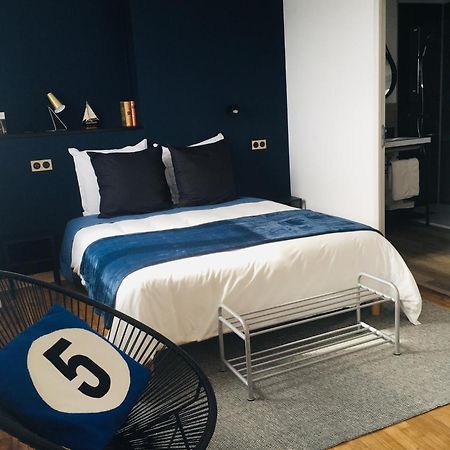 Les Remparts Bed & Breakfast ชาโตเนิฟ-ดู-ฟู ภายนอก รูปภาพ