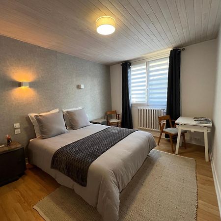 Les Remparts Bed & Breakfast ชาโตเนิฟ-ดู-ฟู ภายนอก รูปภาพ