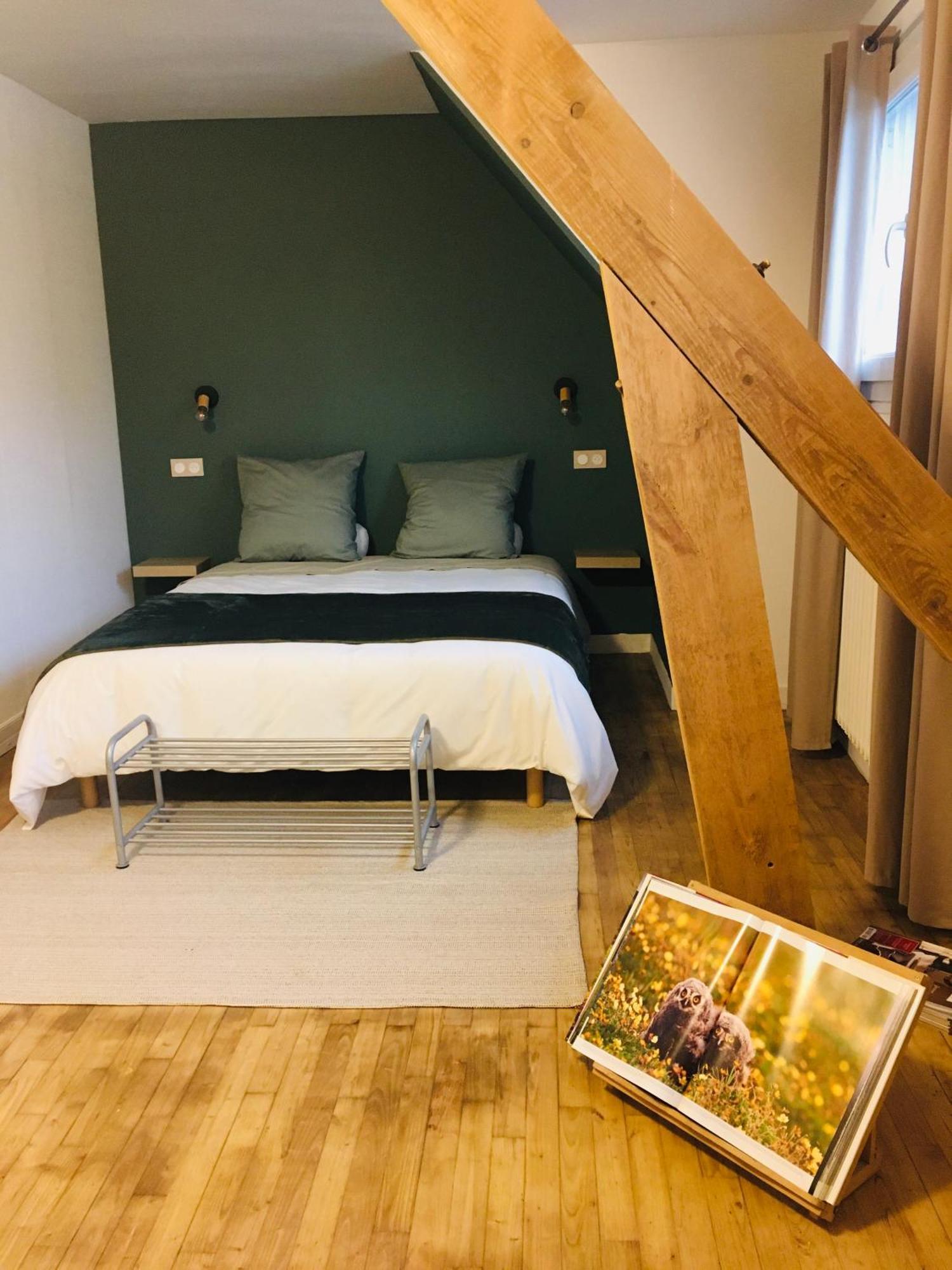 Les Remparts Bed & Breakfast ชาโตเนิฟ-ดู-ฟู ภายนอก รูปภาพ